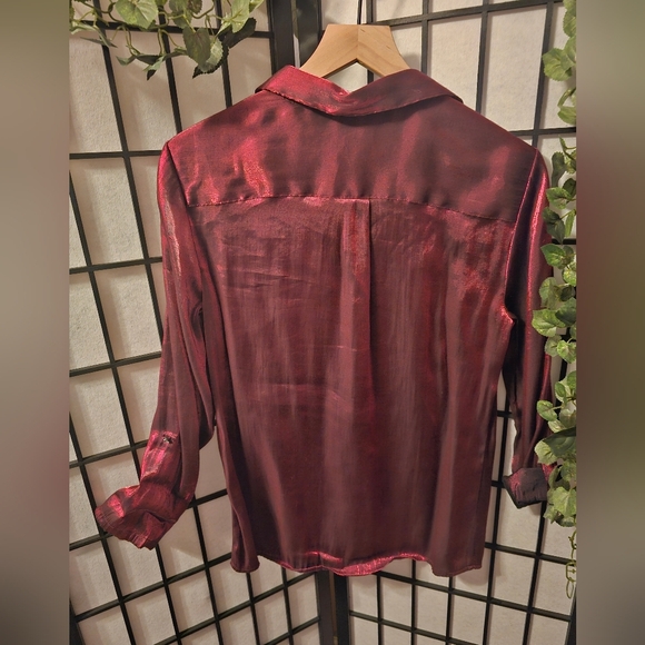 NOTATIONS Women's Red Metallic Longsleeve Button Down‎ Blouse Size Meduim - Picture 2 of 3